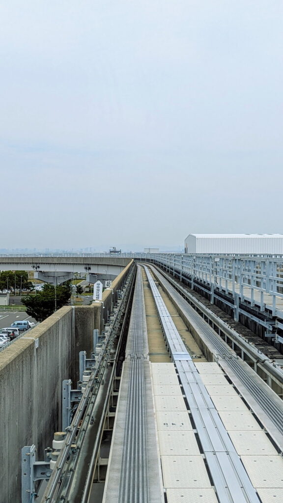 ポートライナーの車窓からの眺め