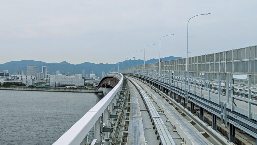 ポートライナーの車窓からの眺め