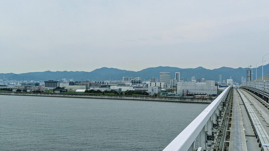 ポートライナーの車窓からの眺め