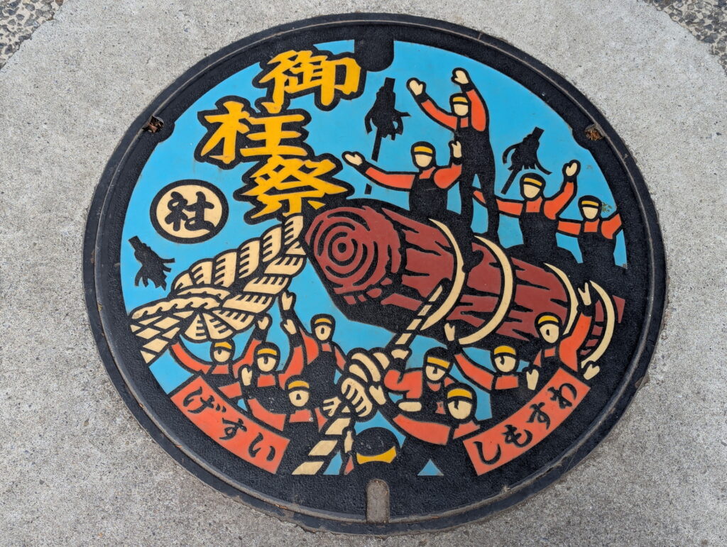 御柱祭のマンホール蓋