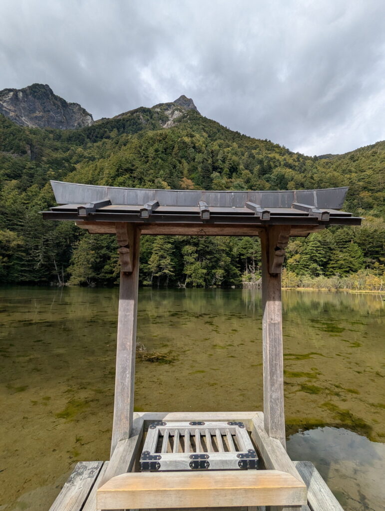 上高地・明神池 嶺宮遥拝所