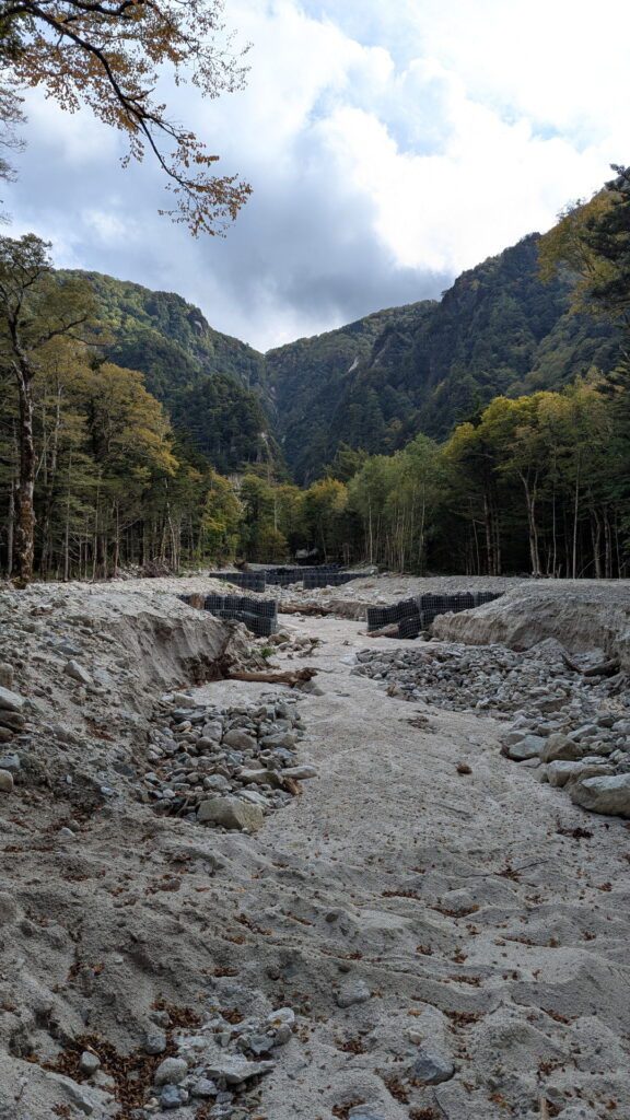 上高地・梓川左岸