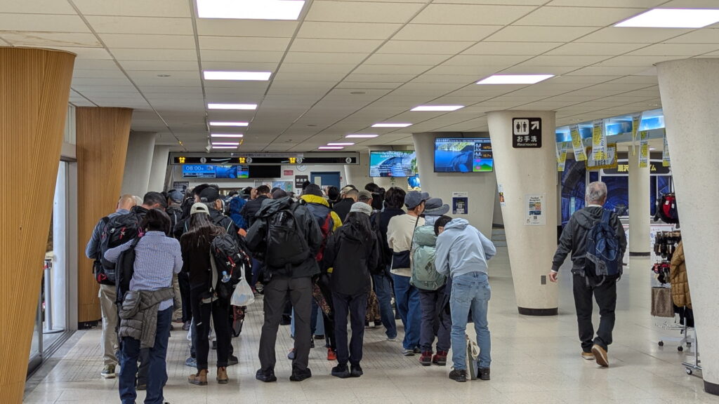 関電トンネル電気バス 扇沢駅