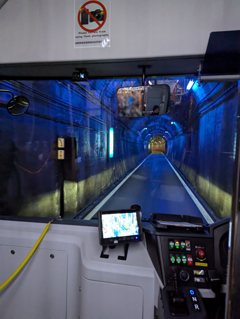 立山トンネル電気バス