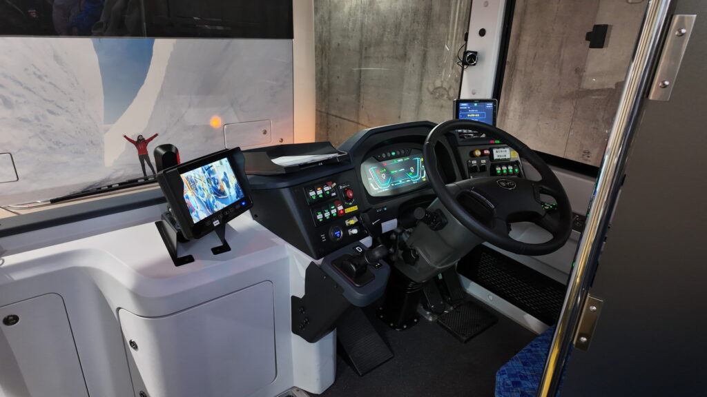 立山トンネル電気バス