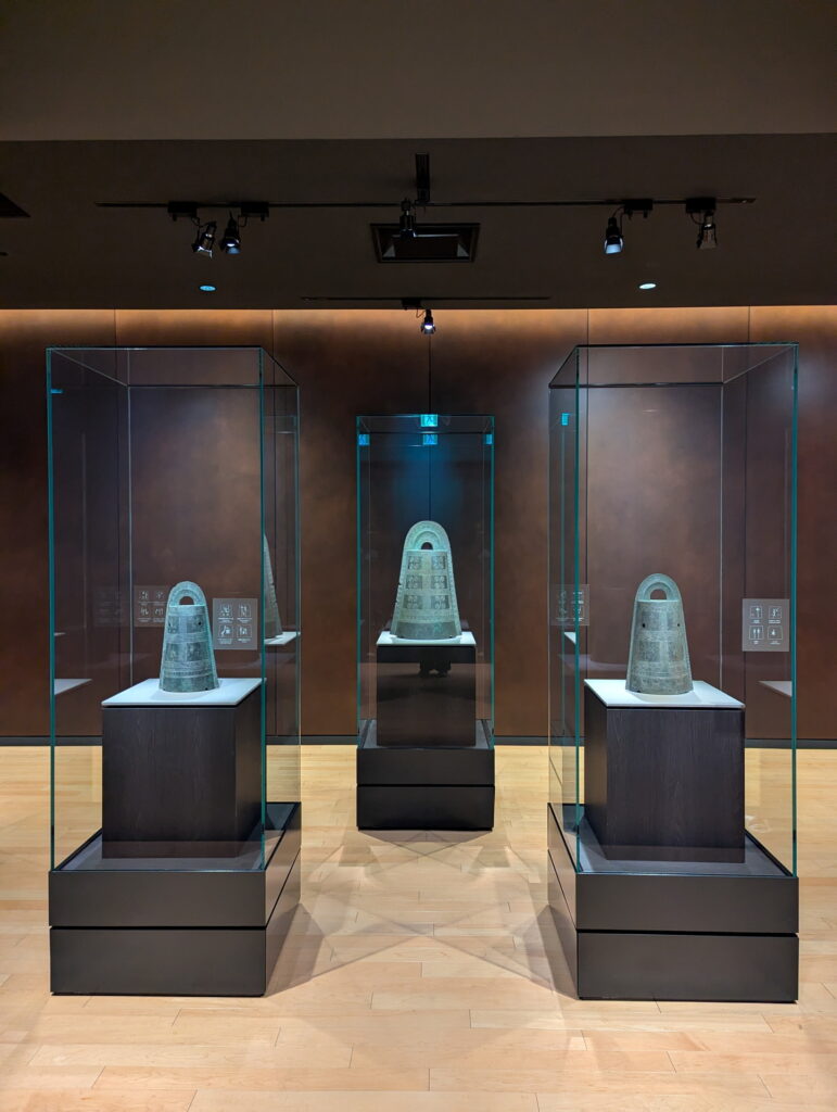 神戸市立博物館 コレクション展示室 桜ヶ丘銅鐸 流水文銅鐸